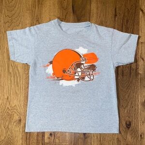 Boys size medium short sleeved boys gray Browns tee shirt.